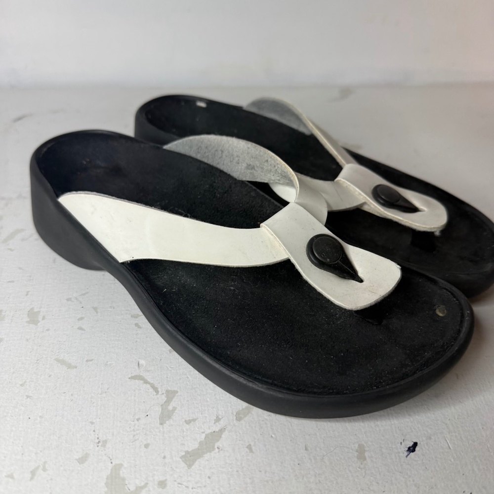Birkenstock Women's Black Footbed White Strap Thong Sandals